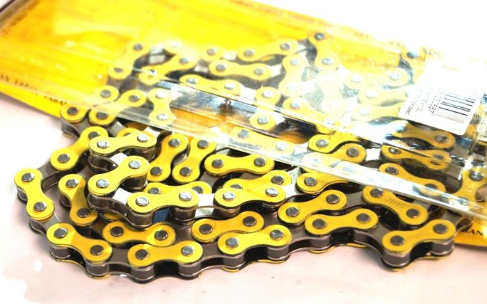 YBN S-410 Singlespeed Chain — 1/8" x 112 Links / Yellow