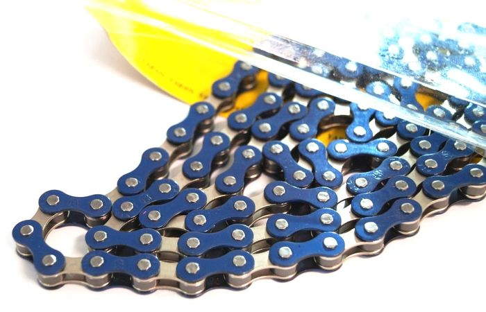 YBN S-410 Singlespeed Chain — 1/8" x 112 Links / Blue